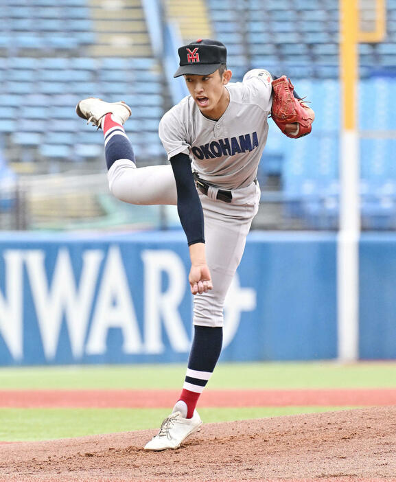 明徳義塾対横浜　横浜先発の織田（撮影・滝沢徹郎）