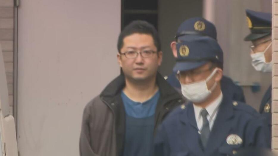 送検される吉田容疑者（中標津警察署・21日）