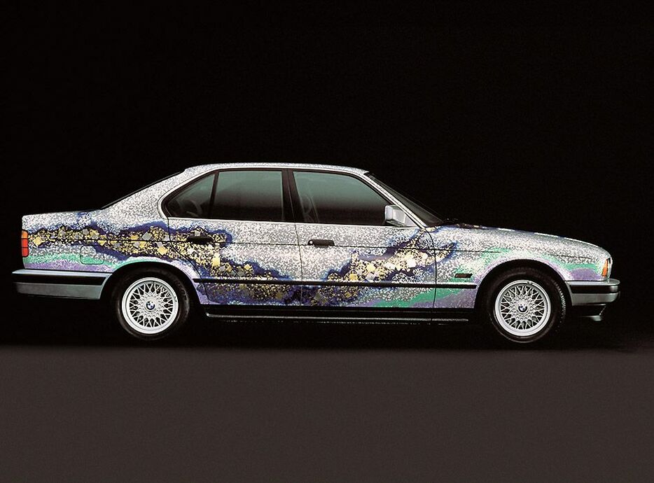 BMWジャパン、日本人画家が手掛けたアートカーを麻布台ヒルズに展示　ベース車はE34型「535i」