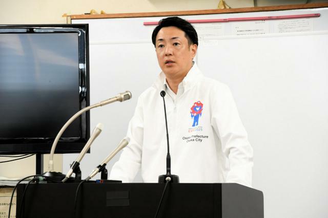 日本維新の会の代表選について話す大阪維新の会の横山英幸幹事長=2024年11月7日午後、大阪市役所、原田達矢撮影