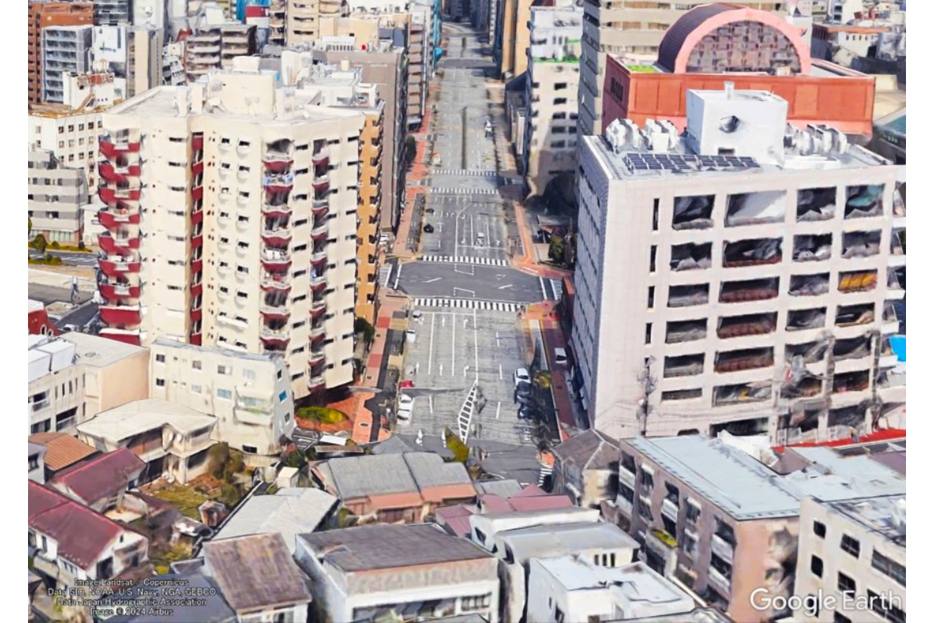 池袋駅西口を通る劇場通りは「ブツ切れ」になっている（画像：Google Earth）。