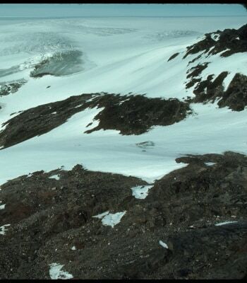 38億年前の生命の痕跡か!?　グリーンランド・イスアの光景　gettyimages