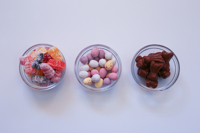 アメやチョコレートなどの甘いものも炭水化物として、行動食に適している　photo by gettyimages