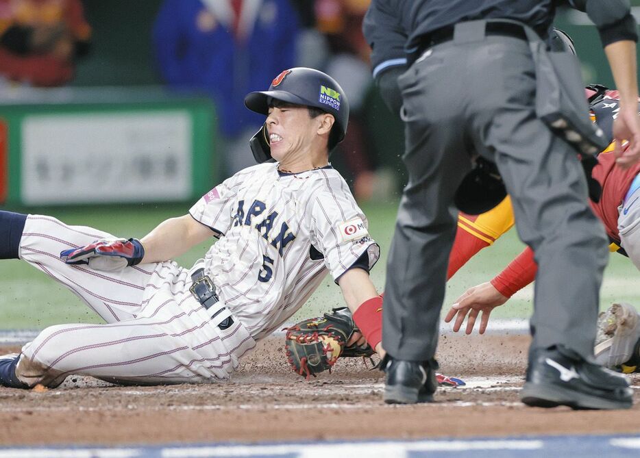 ８回裏１死三塁、源田の左飛で本塁を突くもアウトになる三走五十幡