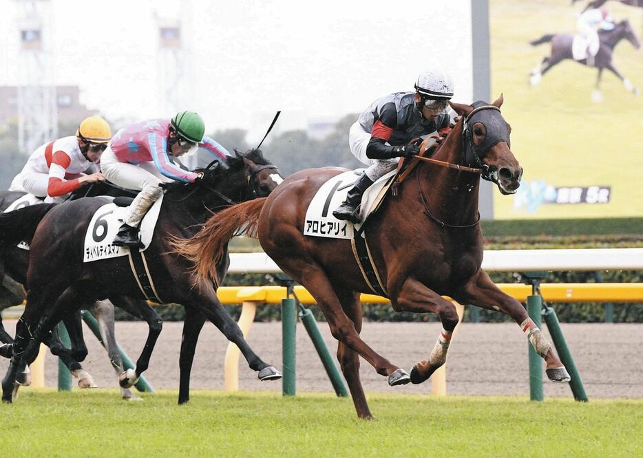 ５Ｒ・２歳新馬戦を制したアロヒアリイ（右）