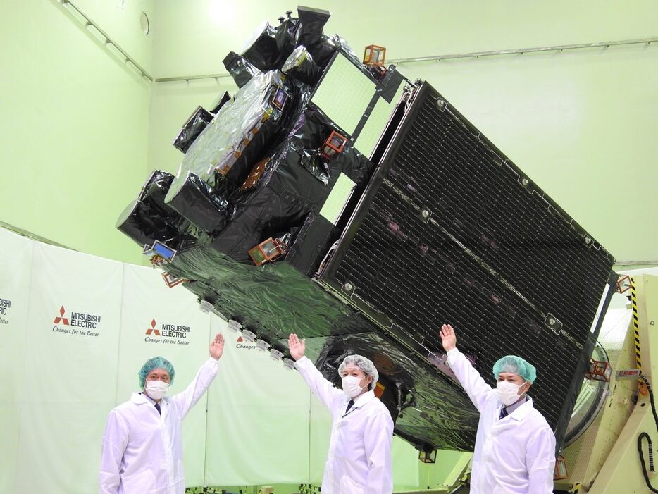 三菱電機鎌倉製作所で公開された測位衛星「みちびき」6号機（QZS-6）。2024年11月27日撮影（Credit: sorae編集部）