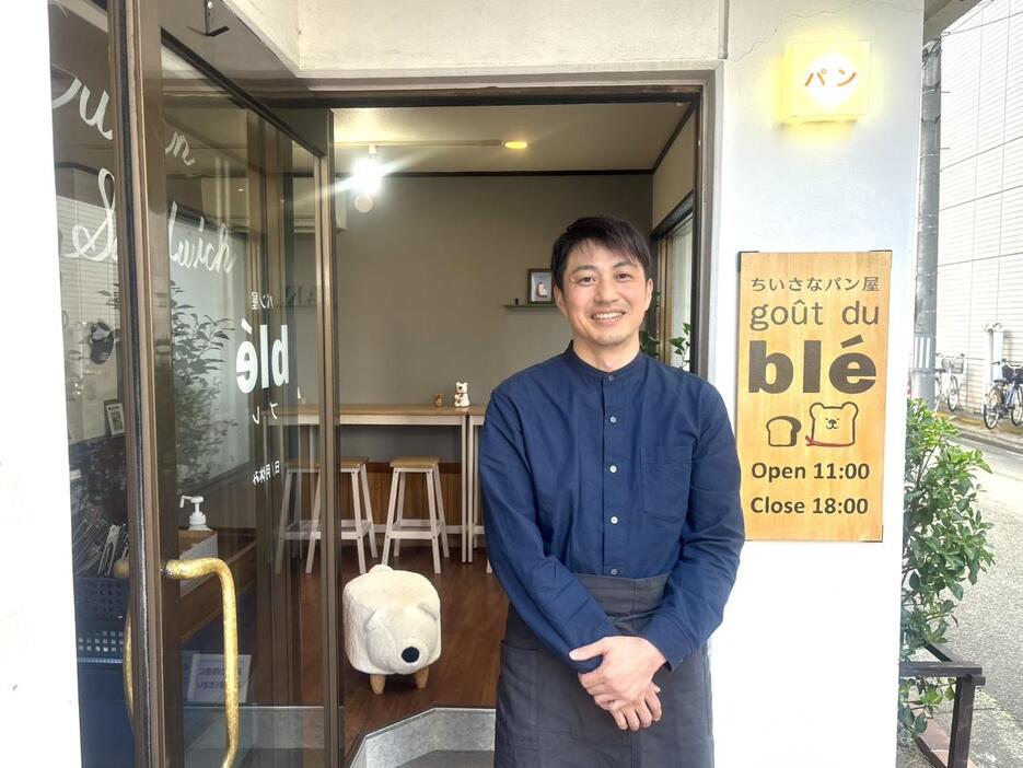 来店を呼びかける店主の野尻基晴（もとはる）さん