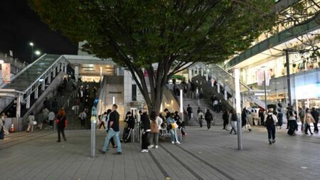 待ち合わせなどで多くの人が集う新宿駅東南口（写真：松原大輔）