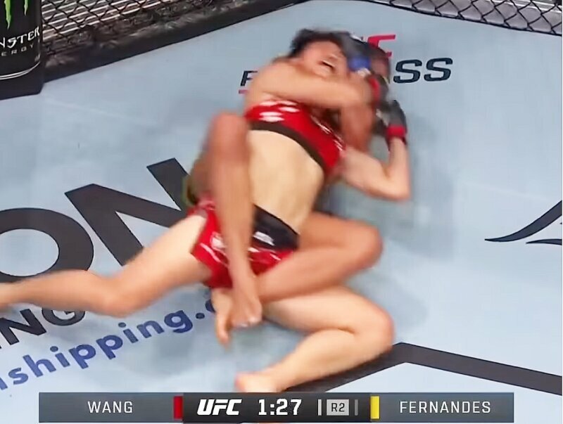 期待の中国女子ワン・ツォン、衝撃の失神一本負け©️UFC