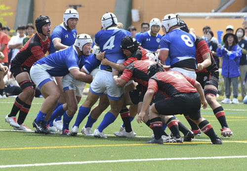 【県高校総体決勝で対戦する朝明、四日市工の選手ら＝6月、スポーツの杜鈴鹿で】