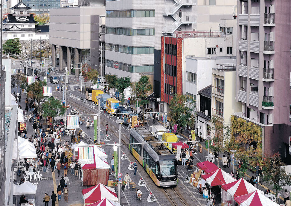 多彩な店が並んだトランジットモール＝富山市の大手モール