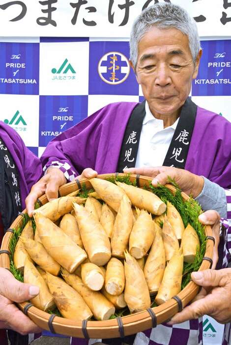 初出荷を迎えた「さつまたけのこ」＝３１日、さつま町虎居