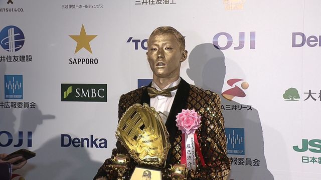 全身“ゴールデン”で登場した楽天・辰己涼介選手