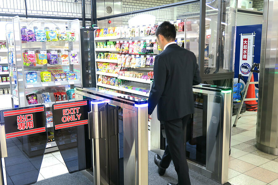 関西初のウォークスルー型ローソン「S Lawson Go OSLなかもず駅店」（11月13日・オープン前取材会）