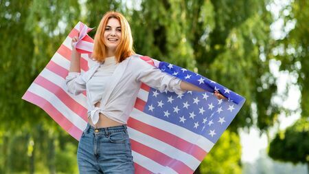 女性の社会進出が進むとともに、その影響力も増しているという（写真：bilanol／PIXTA）