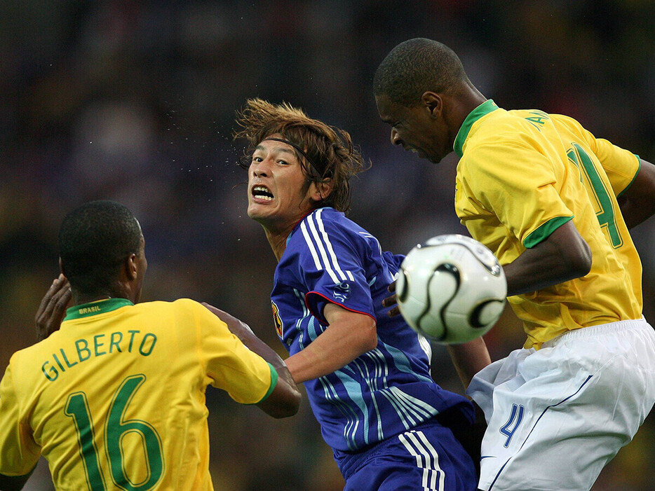 ドイツＷ杯の第３戦、ブラジル戦で先発出場した巻誠一郎だったが…　photo by AFLO