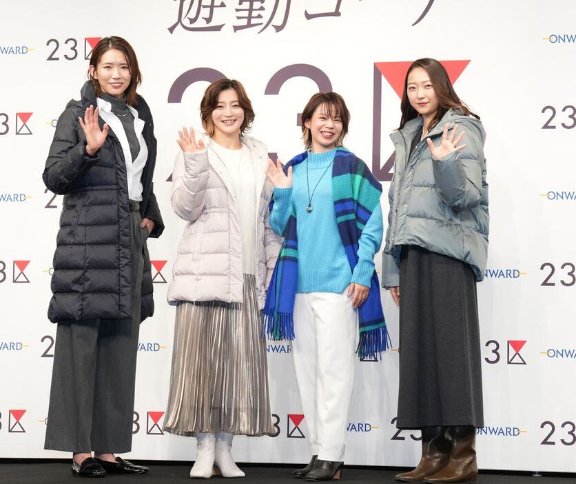 「23区」のイベントに参加した（左から）古賀紗理那さん、角田夏実、高木菜那さん、畠山愛理さん（撮影・加藤圭祐）