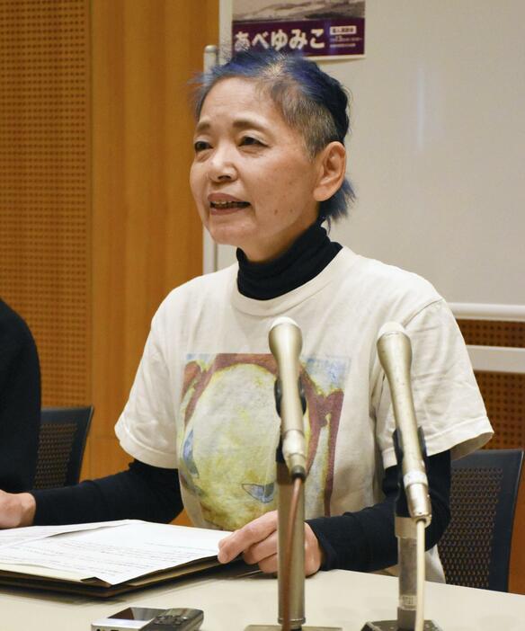 新潟県柏崎市長選への立候補を表明する阿部由美子氏＝6日午前、柏崎市