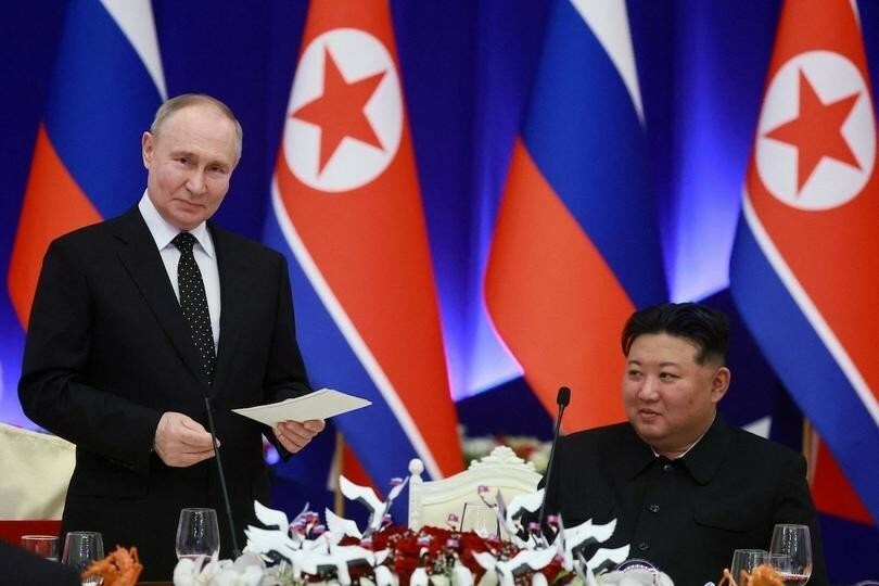 ロシアのプーチン大統領と北朝鮮の金正恩総書記。2024年6月19日、北朝鮮の平壌で開かれた晩餐会で。