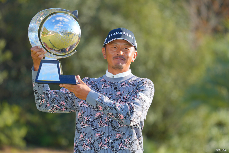 2打差逆転で今季2勝目を挙げた岩田寛