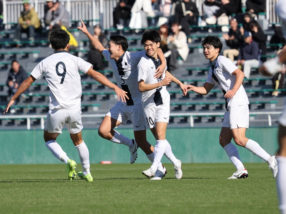 10番のMF中村晃大(4年=丸岡高)が先制弾(Naoki KATO/GEKISAKA)