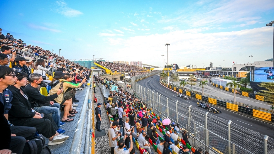 雨が上がった中で行われた「マカオグランプリ – FIA FRワールドカップ」決勝レースには多くの観衆が詰めかけた＝2024年11月17日、マカオ・ギアサーキット（写真：GCS）