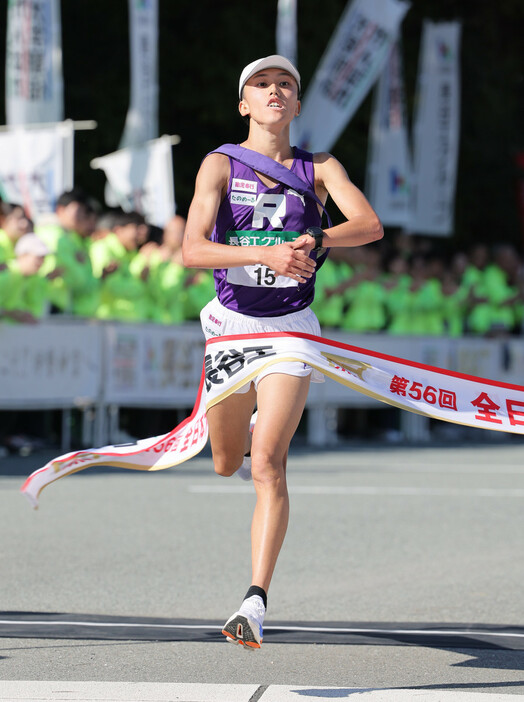 ゴールする立大の安藤圭佑＝３日、三重県伊勢市