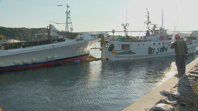 気仙沼で漁船2隻が座礁