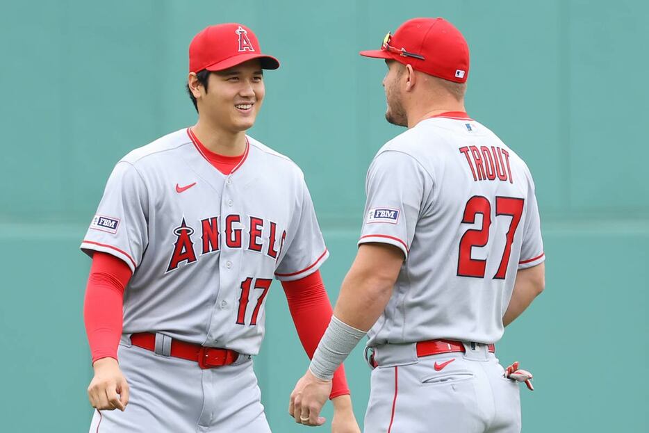 かつてチームメイトだった大谷翔平（左）とトラウト（２０２３年４月）