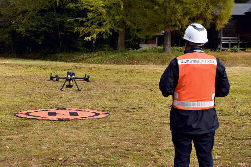 ドローンによるクマ探索の実証実験（１２日、秋田県五城目町で）