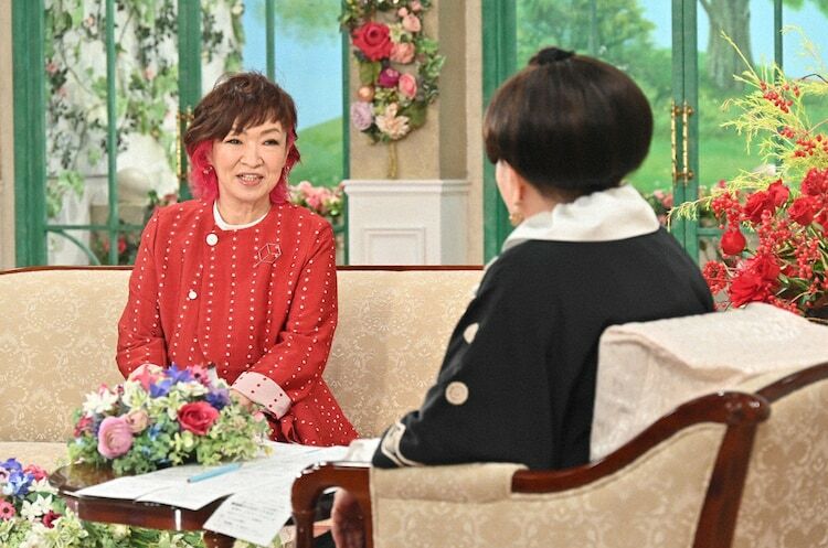 「徹子の部屋」に出演する清水ミチコと黒柳徹子