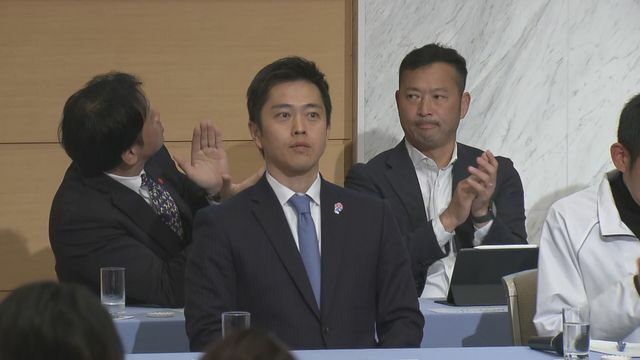 大阪維新の会・代表に再選された吉村洋文氏（19日）