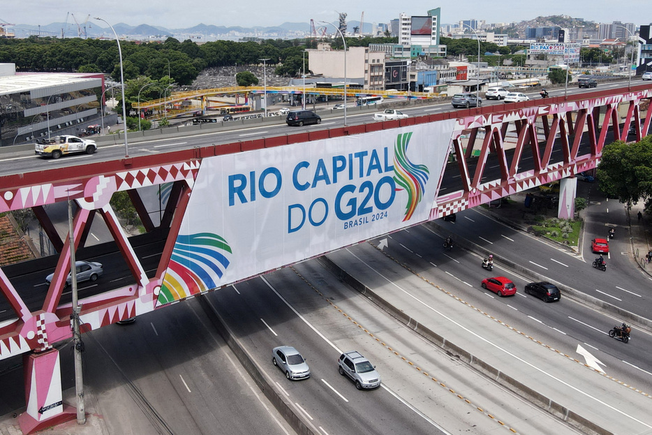 　１１月１８日、２０カ国・地域（Ｇ２０）首脳会議（サミット）がブラジル南東部リオデジャネイロで２日間の日程で開幕する。写真はＧ２０の横断幕。１７日撮影（２０２４年　ロイター/Renato Spyrro）