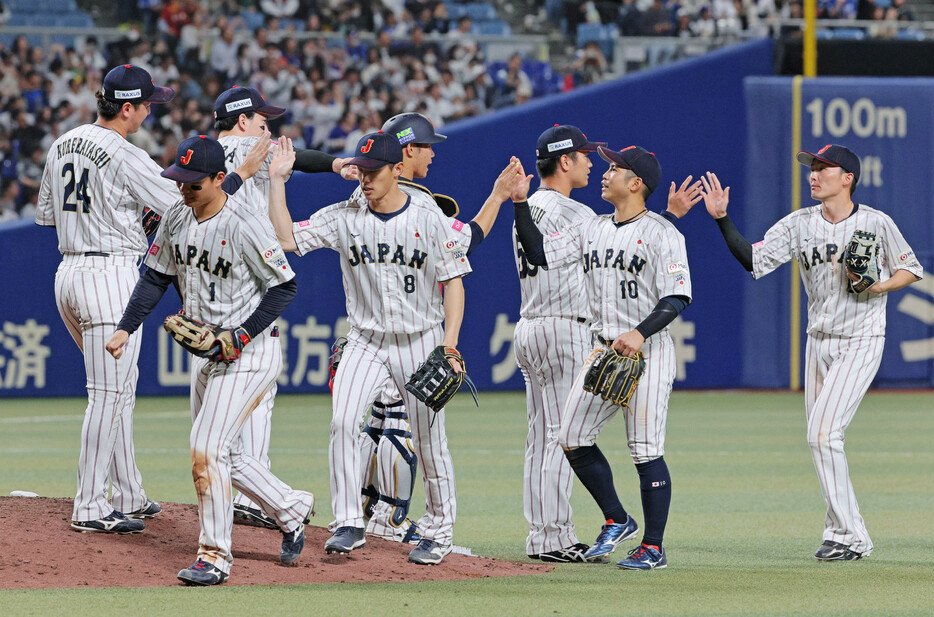 野球の国際大会、第３回プレミア１２の１次リーグＢ組初戦が１３日、バンテリンドームナゴヤなどで行われ、連覇を目指す日本代表「侍ジャパン」はオーストラリアを９―３で下し、白星発進した。