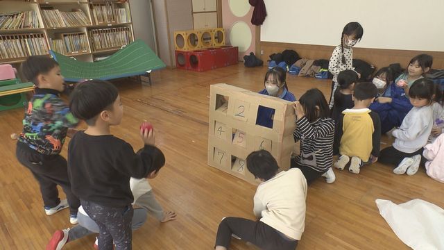 中学3年生が手作りおもちゃで園児たちと交流 育児の楽しさ難しさ実感(27日午前10時永平寺町)