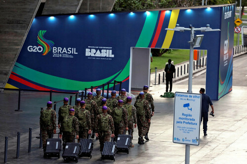 Ｇ２０サミットの会場に到着した治安部隊のメンバー（１７日、ブラジルのリオデジャネイロで）＝ロイター