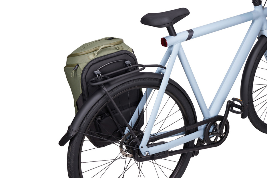 自転車にリアキャリアに装着できるTHULEの「Thule Paramount Hybrid Pannier」（パニアバッグ）