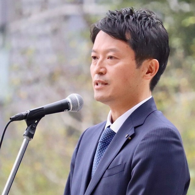 就任式であいさつする兵庫県の斎藤元彦知事