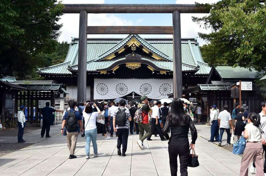 靖国神社＝8月、東京・九段北（渡辺浩撮影）