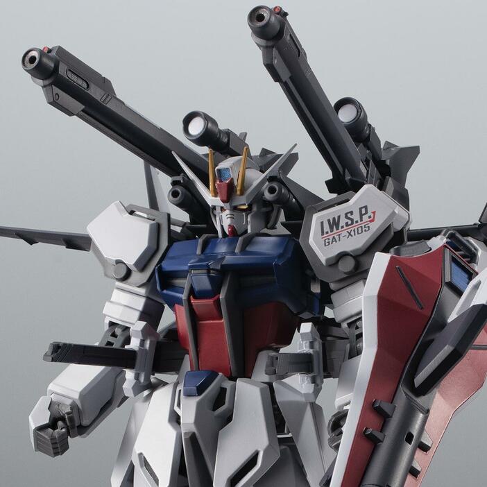 「機動戦士ガンダムSEED C.E.73 Δアストレイ」のストライクガンダム（再生機）とI.W.S.P.のフィギュア「ROBOT魂 ＜SIDE MS＞ GAT-X105 ストライクガンダム（再生機）＋I.W.S.P. ver. A.N.I.M.E.」（c）創通・サンライズ