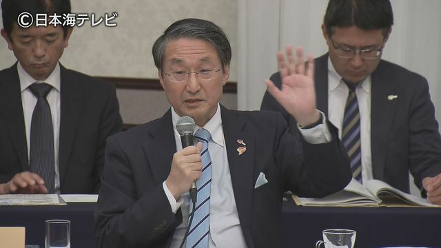 中国知事会で発言する平井知事