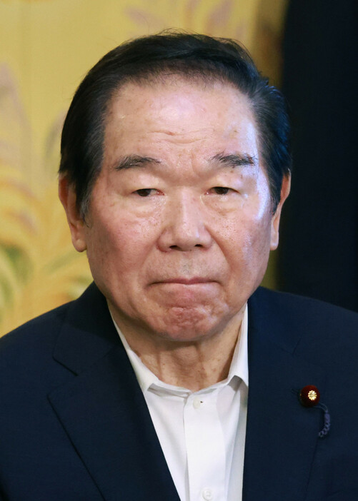 額賀福志郎氏