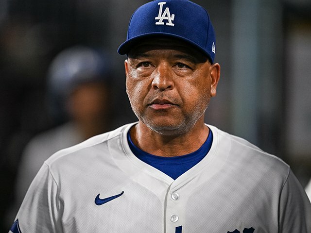 ドジャースで就任2度目のWS制覇を成し遂げたロバーツ監督。ポストシーズンで勝てず“批判された監督”の素顔とは photograph by Nanae Suzuki