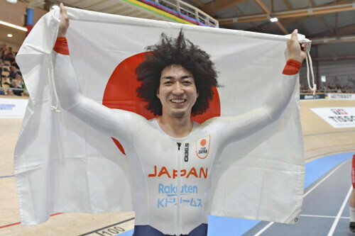 世界選手権の男子ケイリンを制した山崎（日本自転車競技連盟提供）