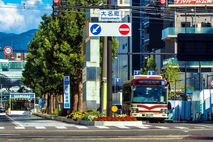 路線バス（画像：写真AC）