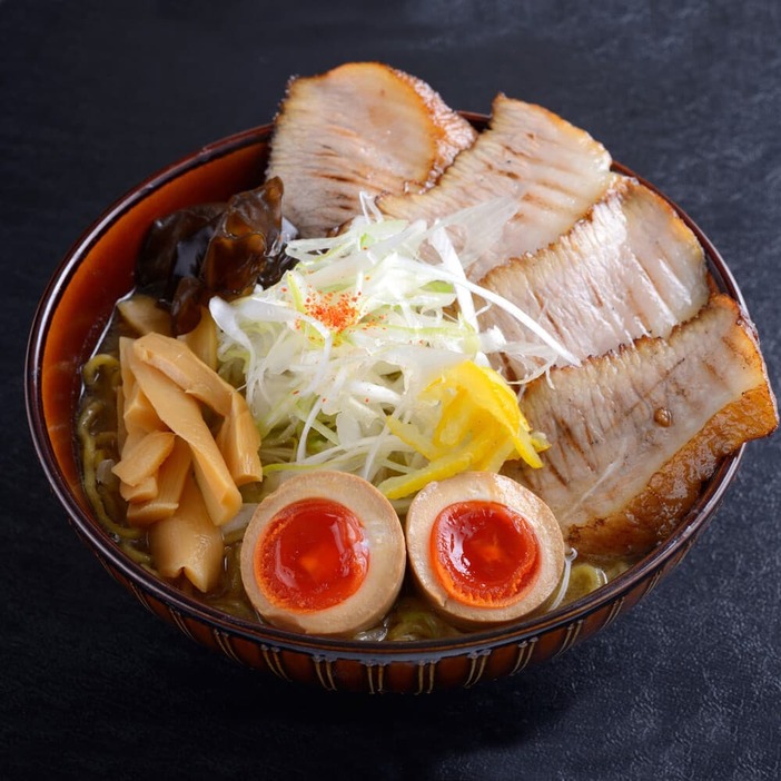 炙り豚トロ味噌ラーメン 味玉入り