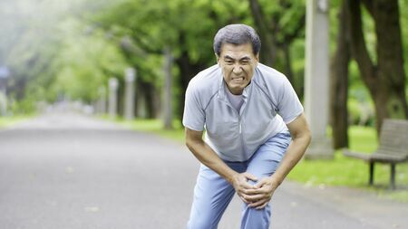 「軟骨のすり減り」の平均診断年齢は50歳だという（写真：elise／PIXTA）