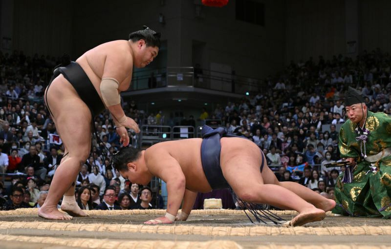 きのうまで全勝できていた豊昇龍は、阿炎の引き落としにバッタリ。１敗が４人、大の里らが２敗で続き、優勝争いは分からなくなってきた