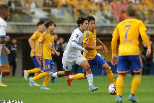 仙台は大分と対戦した [写真]＝J.LEAGUE via Getty Images