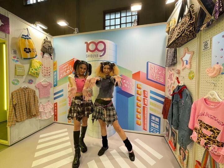 メルカリが台湾で開いた展示イベント。メルカリで購入できる日本の商品を並べたほか、年代ごとに日本のカルチャーを体感できるブースを設けた。